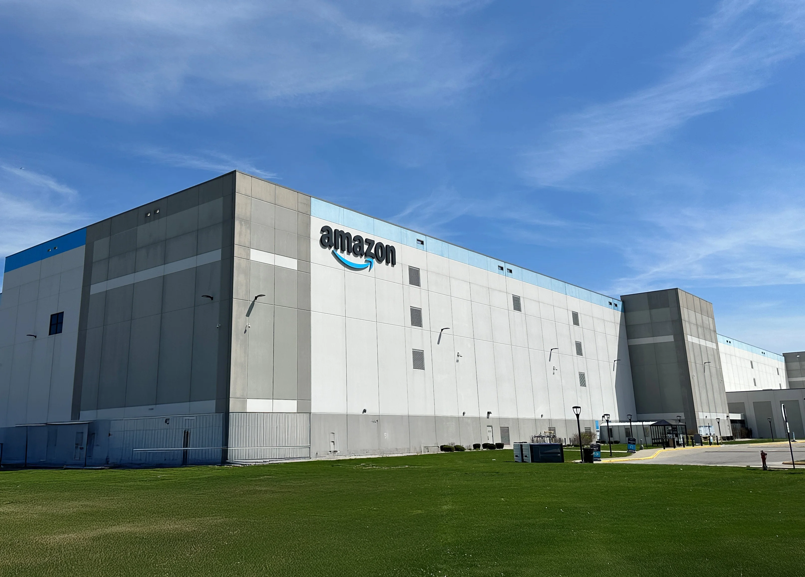 Image for the Point of Interest Amazon Fullfillment Center (PCW1)